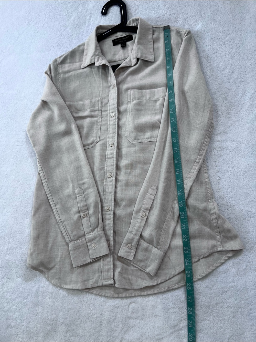 Banana Republic Cream Button-Front Shirt . - Picture 4 of 8